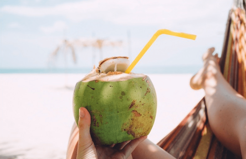 Lựa chọn thời điểm uống nước dừa thích hợp sẽ giúp tận dụng tối đa lợi ích của nó