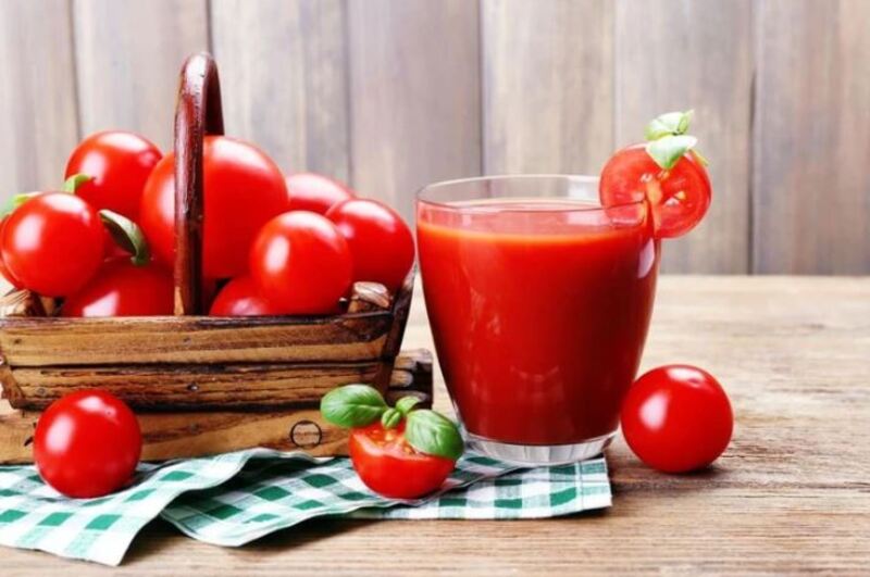 Nước ép cà chua giúp dưỡng trắng da
