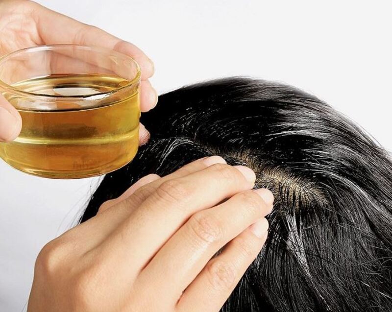 Tác dụng của dầu dừa đối với tóc rụng, hói đầu