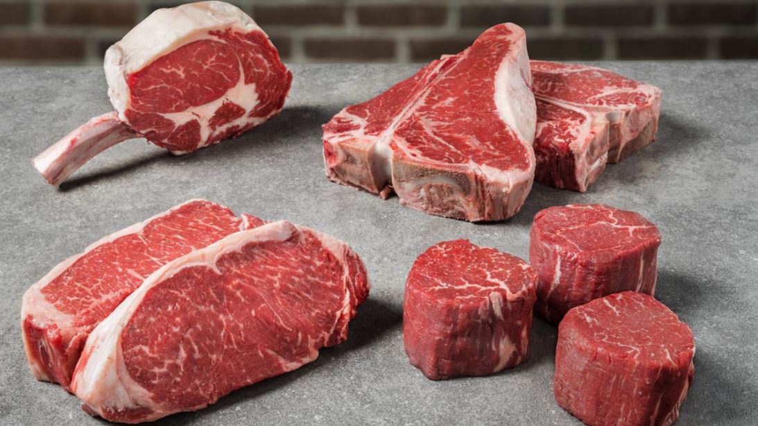 Thịt bò có thể ảnh hưởng đến quá trình hồi phục và lên màu sau khi phun môi