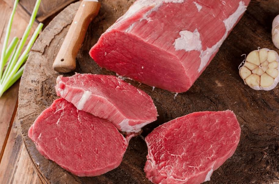 Thịt bò là một trong những thực phẩm hàng đầu cần kiêng sau phun môi